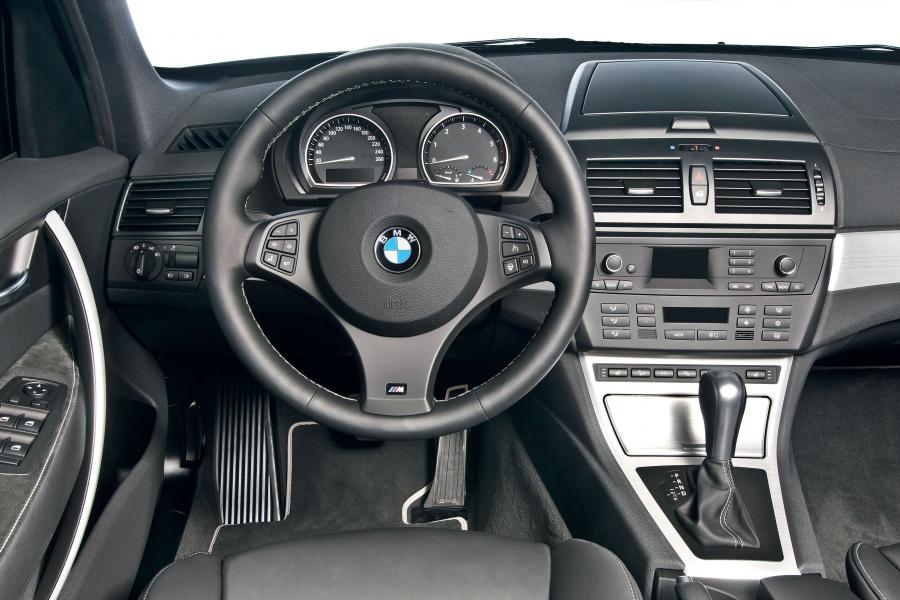 Торпедо BMW X3 Sport Limited Edition (E83) 2009 года  (фото 8 из 14)